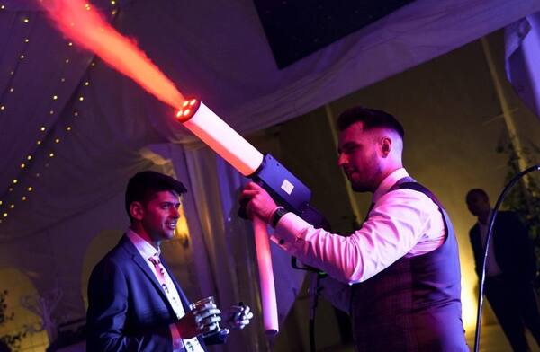 Pistola de CO₂ en la discoteca de una boda